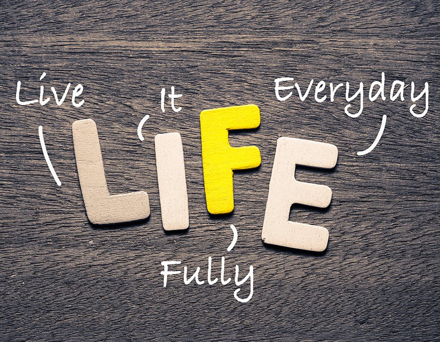 Living life everyday. Live Life картинки. Life Letters.