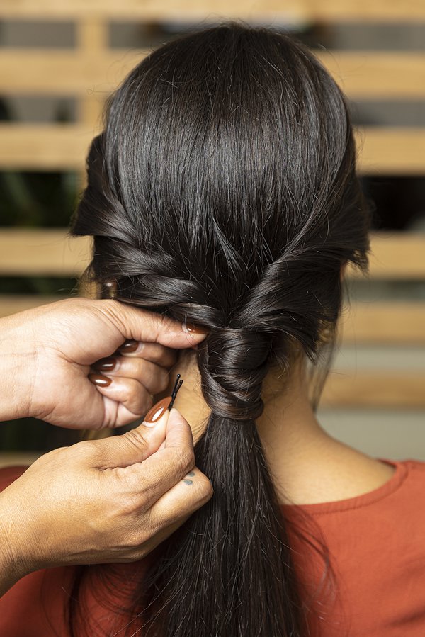 5-Minute Host Hairstyles - Susquehanna Style