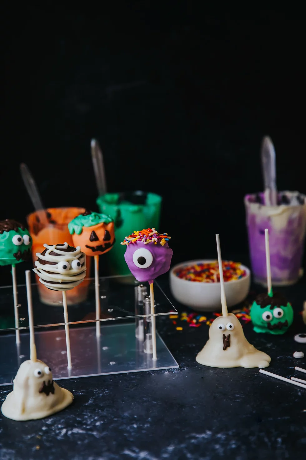 HalloweenCakePops_1.webp